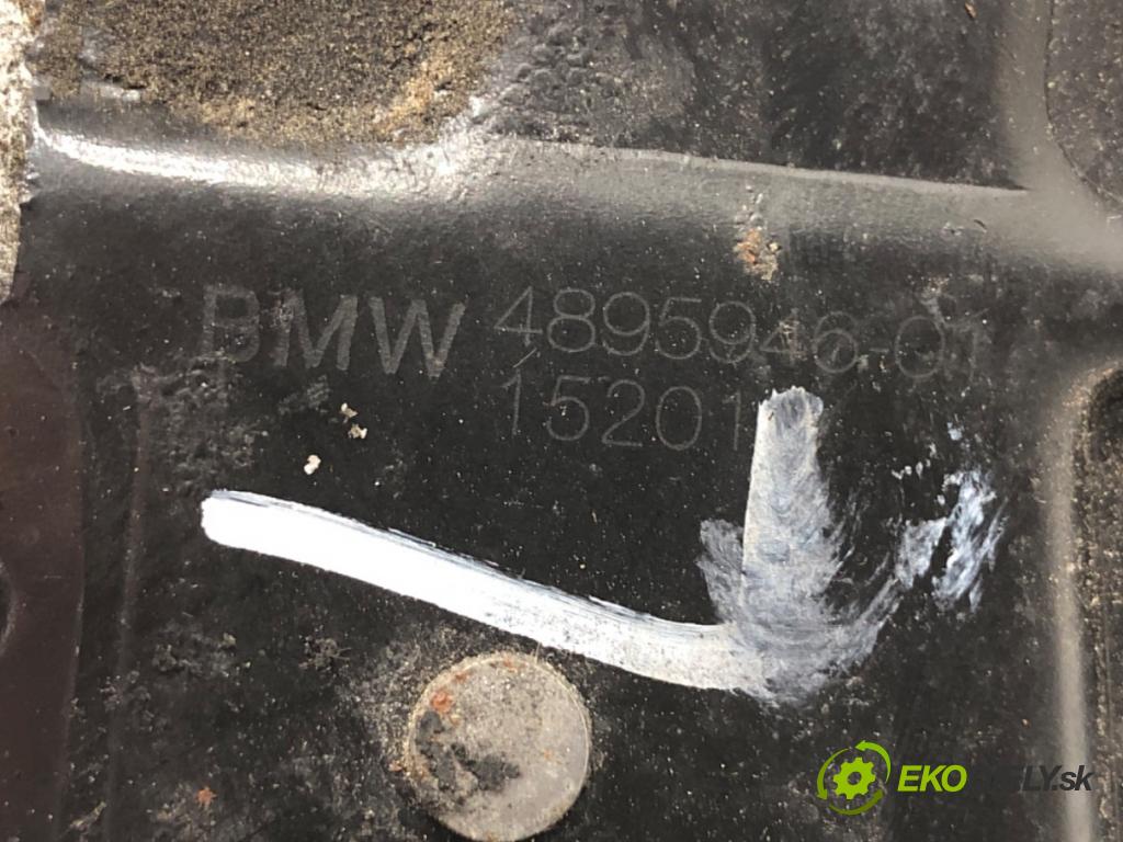 BMW F20 liftback 2012 125 kW 118 i 1598 zámok kapoty přední část levý 4895946