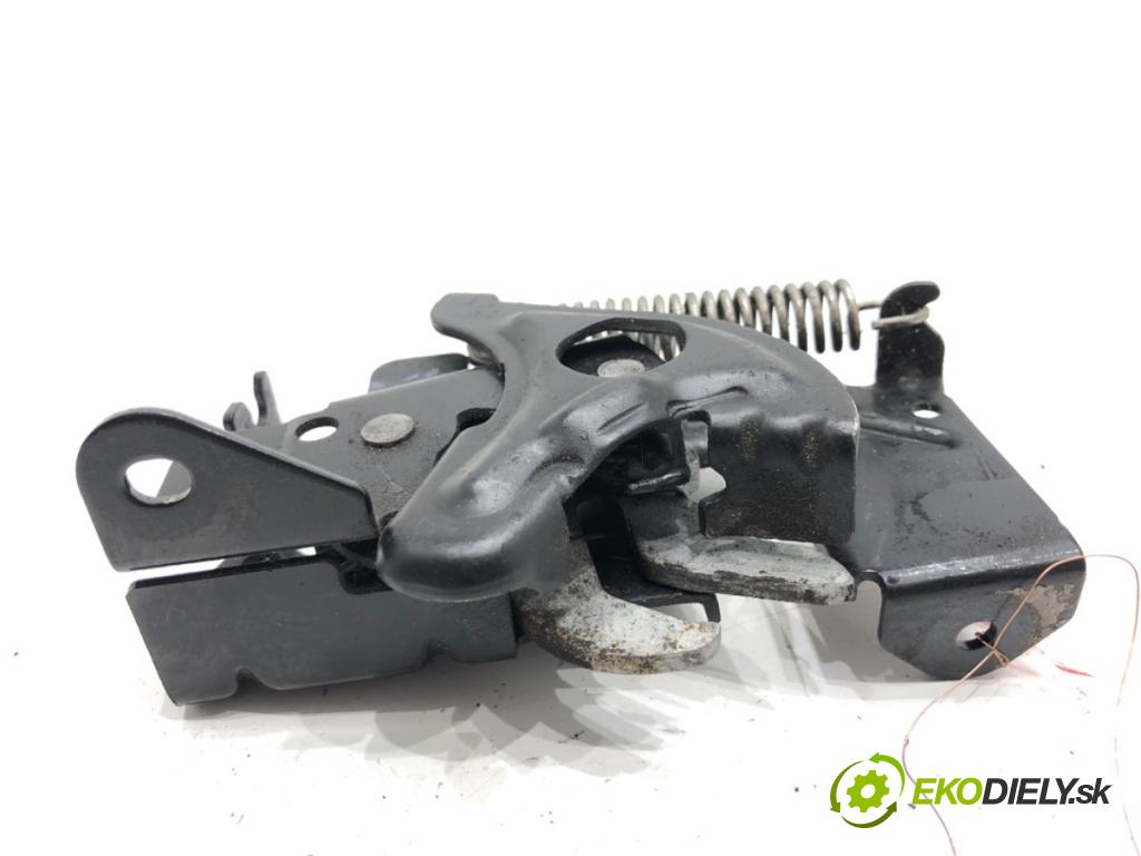 BMW F20 liftback 2012 125 kW 118 i 1598 zámok kapoty přední část pravý 4895376