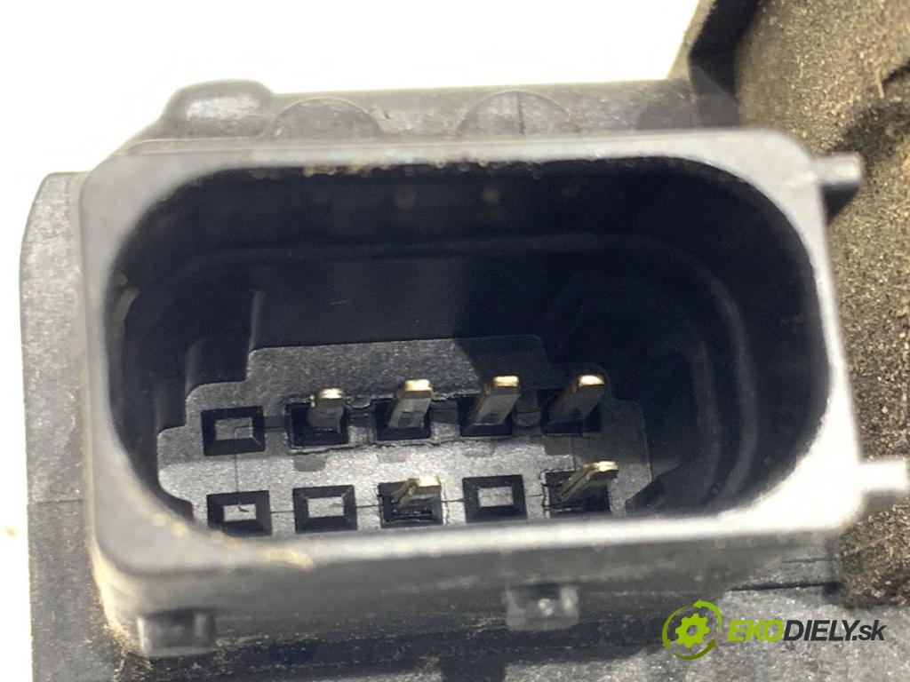 OPEL ASTRA J liftback 2012 81 kW 1.7 CDTI (08) 1686 zámok dveře pravý přední část