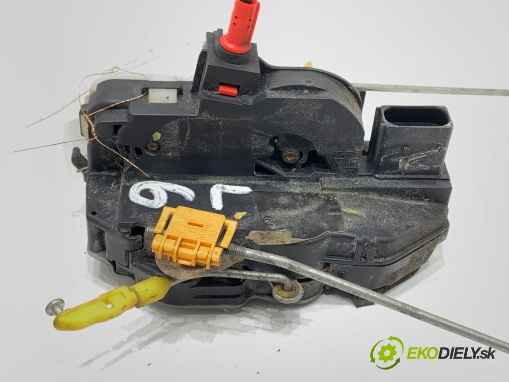 OPEL ASTRA J liftback 2012 81 kW 1.7 CDTI (08) 1686 zámok dveře levý přední část