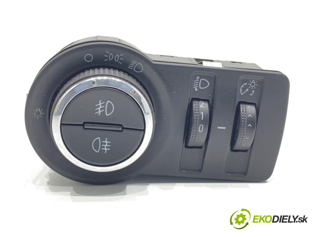 OPEL ASTRA J liftback 2012 81 kW 1.7 CDTI (08) 1686 spínač světel 13385629