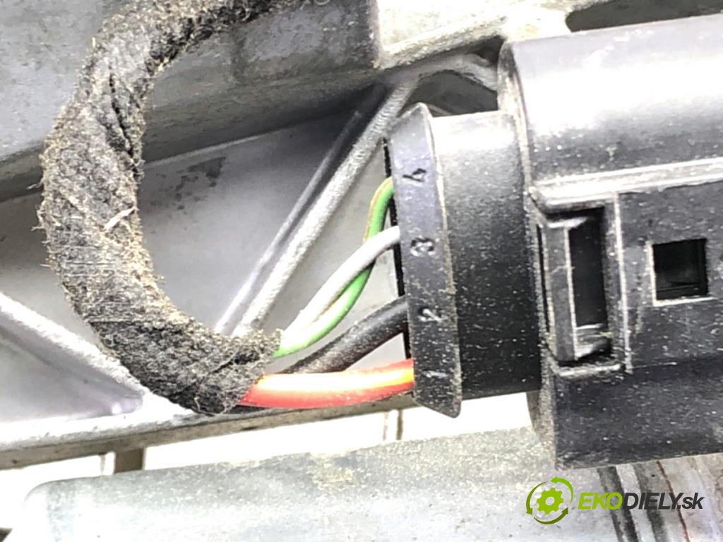 OPEL ASTRA J liftback 2012 81 kW 1.7 CDTI (08) 1686 Mechanizmus stieračov predný 13262434 (Motorček stieračov predný)