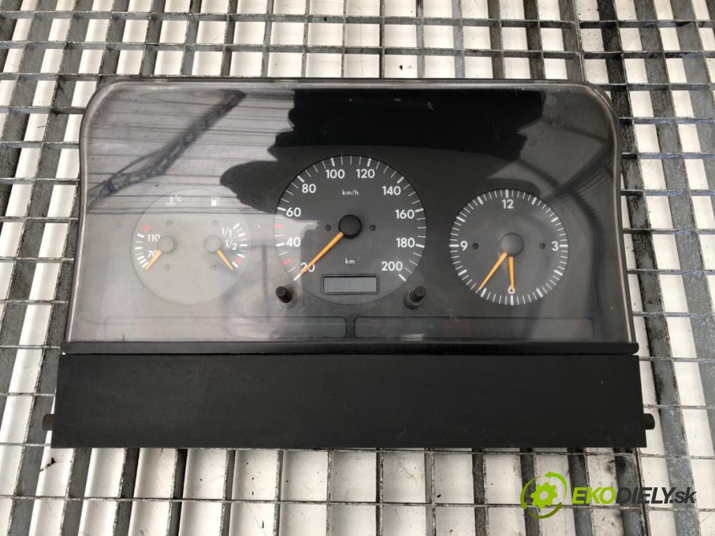 VW LT 28 35 Autobus 2001 80 kW 2.5 TDI 2461 Prístrojovka 2D0919850F (Prístrojová doska)