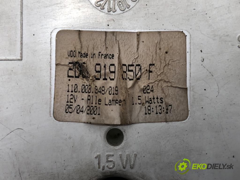 VW LT 28 35 Autobus 2001 80 kW 2.5 TDI 2461 Prístrojovka 2D0919850F (Prístrojová doska)