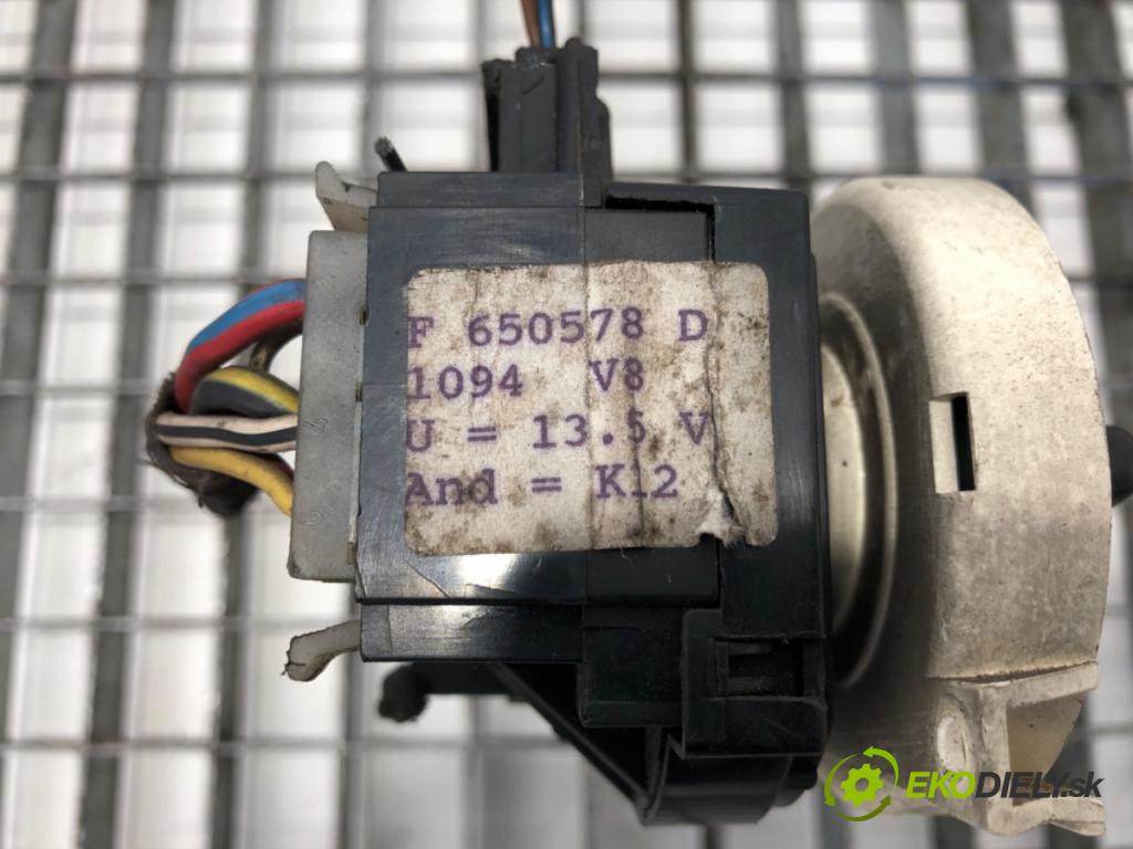 VW LT 28 35 Autobus 2001 80 kW 2.5 TDI 2461 Panel ovládania kúrenia  (Prepínacie páčky pod volantom)