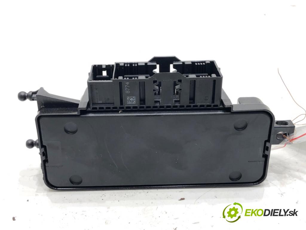 BMW F20 liftback 2012 125 kW 118 i 1598 senzor airbag 9267214 0285011137 (Snímače)