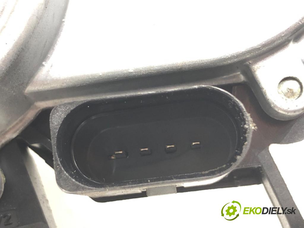 SKODA RAPID liftback 2015 55 kW 1.2 1198 Motor stieračov zad 5F4955711