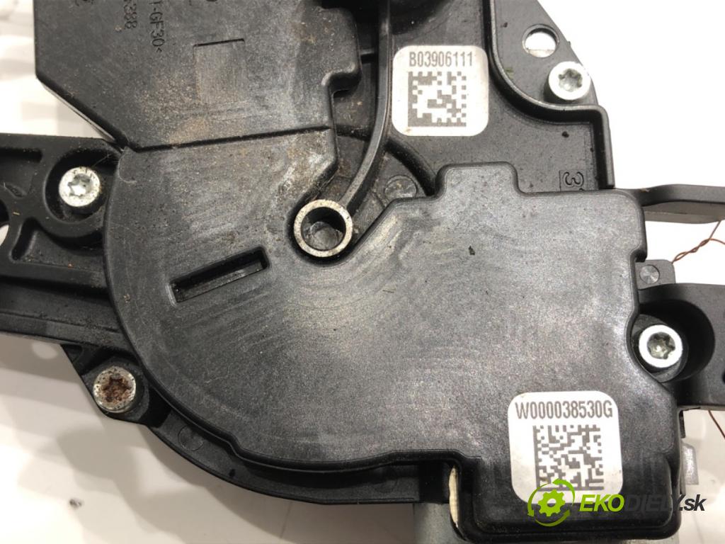 SKODA RAPID liftback 2015 55 kW 1.2 1198 Motor stieračov zad 5F4955711