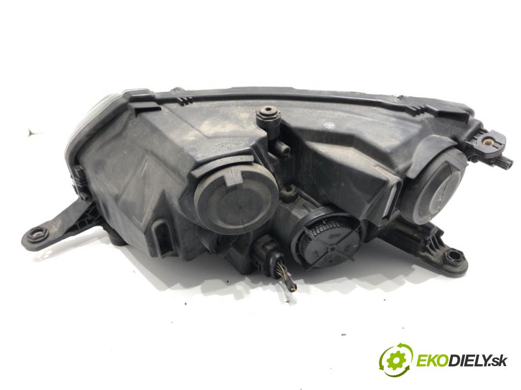 SKODA RAPID liftback 2015 55 kW 1.2 1198 světlomet pravý přední část