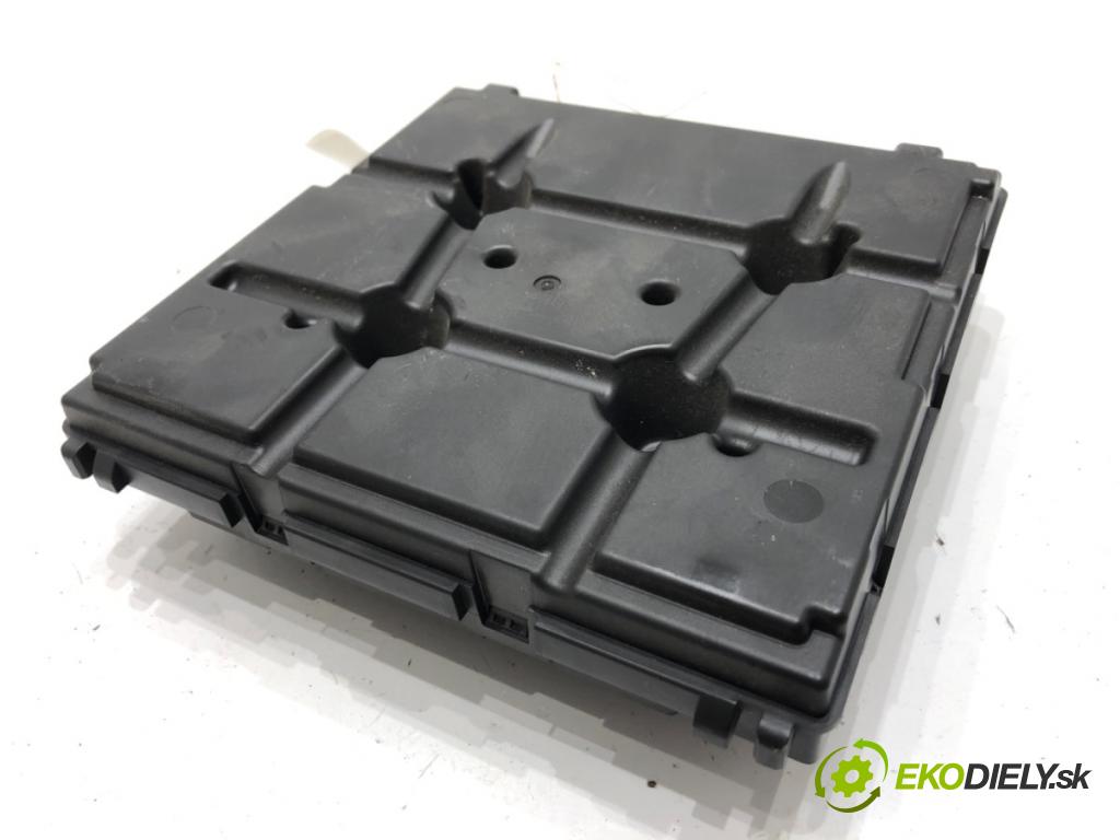 SKODA RAPID liftback 2015 55 kW 1.2 1198 Modul komfortu 6R0937086R (Modul komfortu)