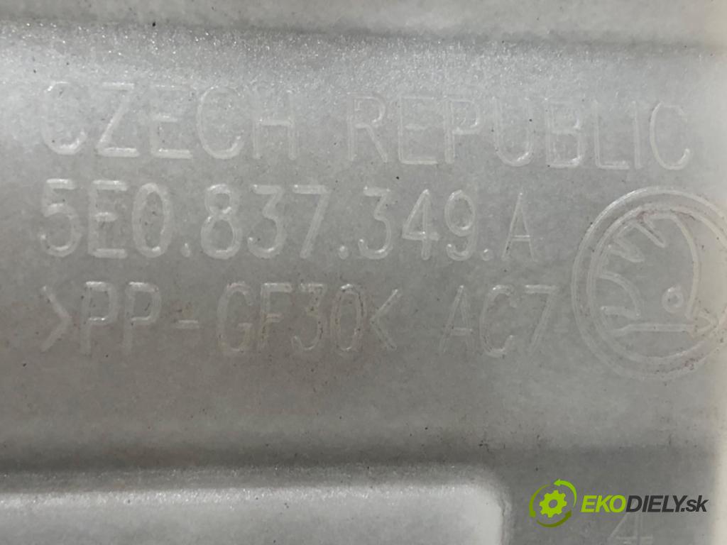 SKODA RAPID liftback 2015 55 kW 1.2 1198 Kľučka vonkajšia ľavy zad