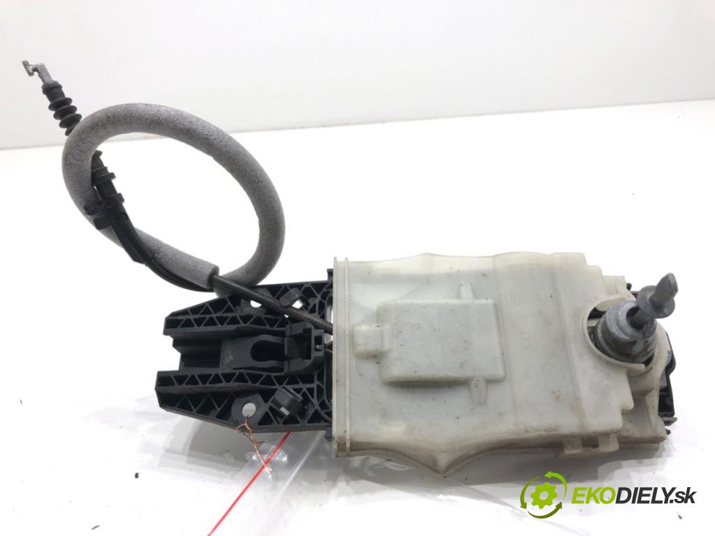 SKODA RAPID liftback 2015 55 kW 1.2 1198 Kľučka vonkajšia ľavy predný