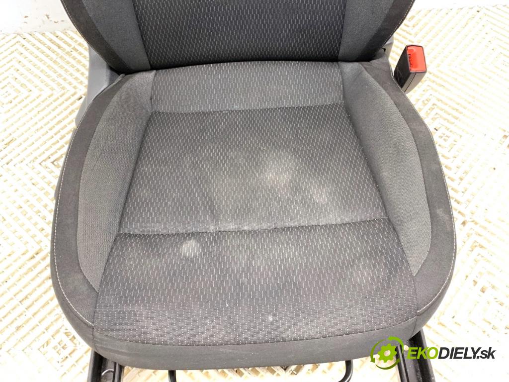 SKODA RAPID liftback 2015 55 kW 1.2 1198 Sedadlo pravy predný
