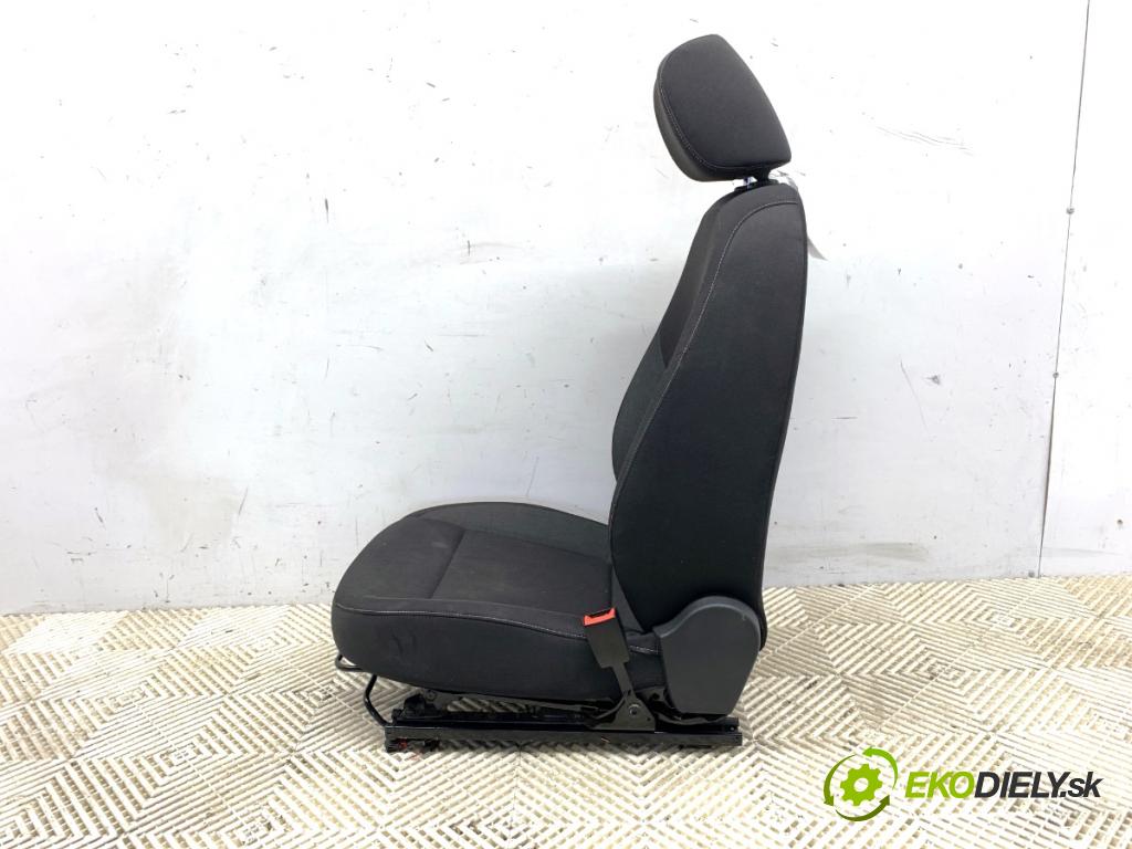 SKODA RAPID liftback 2015 55 kW 1.2 1198 Sedadlo pravy predný