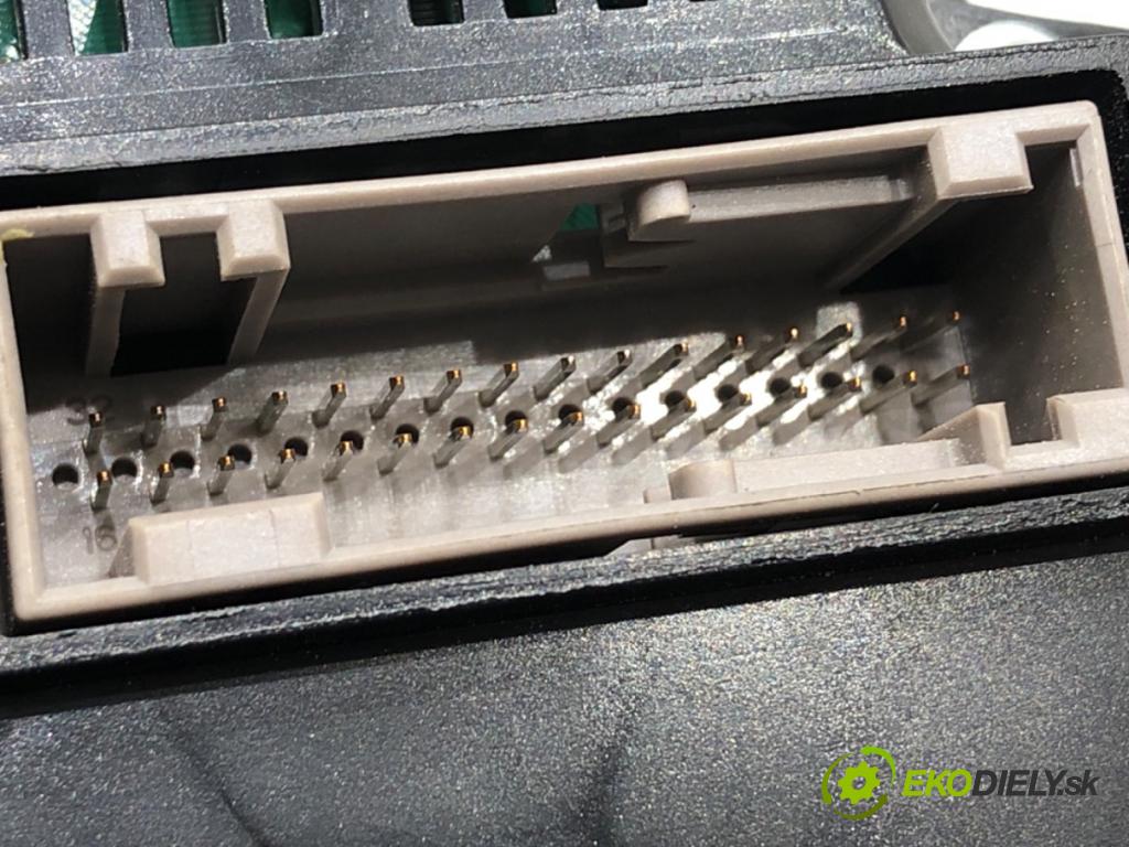 AUDI A4 B8 Kombi 2015 110 kW 2.0 TDI 1968 Prístrojovka 8K0920932D (Prístrojová doska)