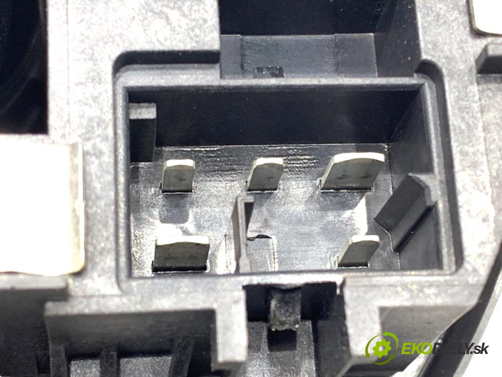 VW PASSAT B6 Kombi 2005 103 kW 2.0 TDI 1968 ventilátor kúrenia 3C0907521