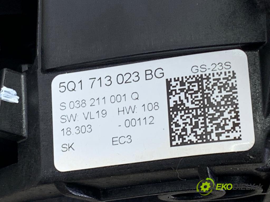 SKODA KAROQ SUV 2018 85 kW 1.6 TDI 1598 kulisa 5Q1713023BG (Rýchlostné páky / kulisy)