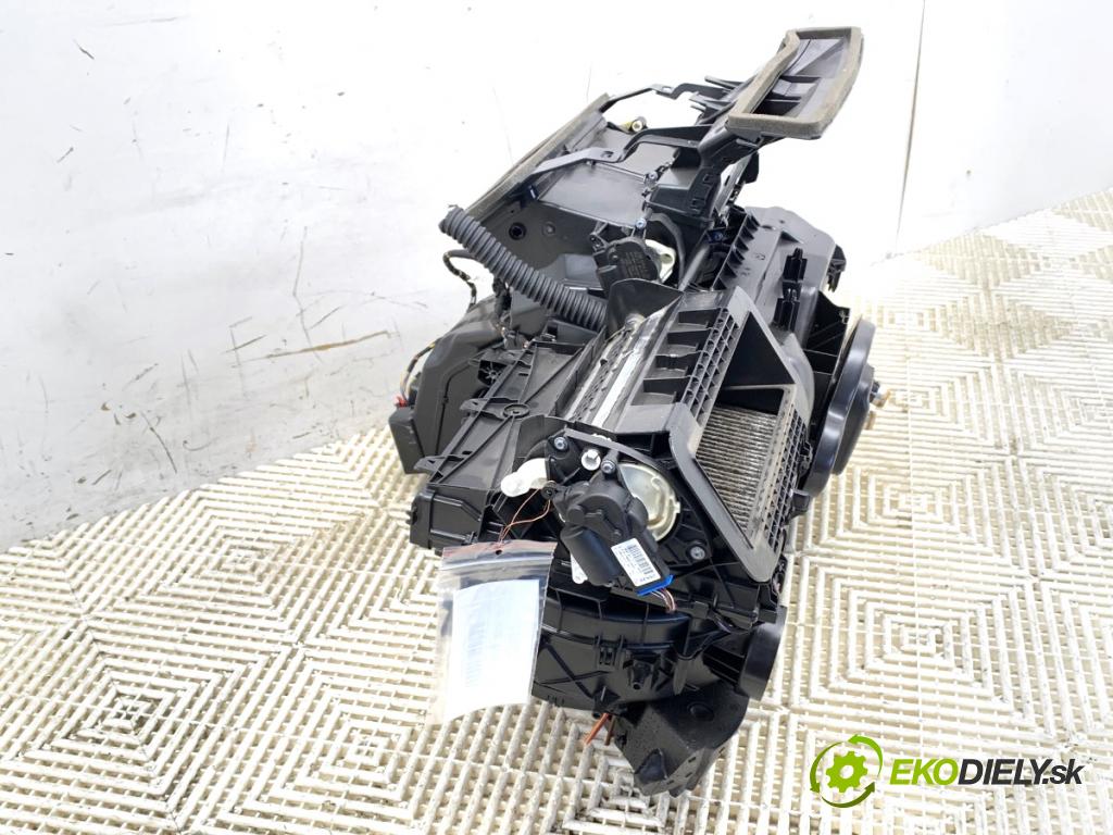 SKODA KAROQ SUV 2018 85 kW 1.6 TDI 1598 topné těleso radiátor topení komplet KOMBAJN 5Q1816005AK (Radiátory topení)