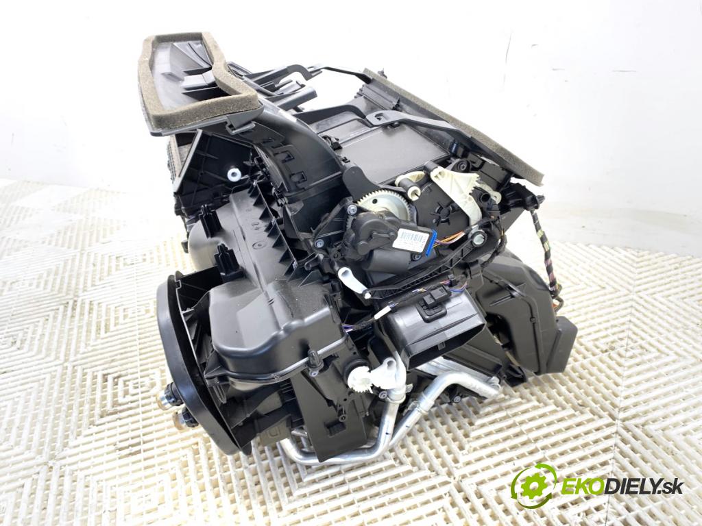 SKODA KAROQ SUV 2018 85 kW 1.6 TDI 1598 topné těleso radiátor topení komplet KOMBAJN 5Q1816005AK (Radiátory topení)