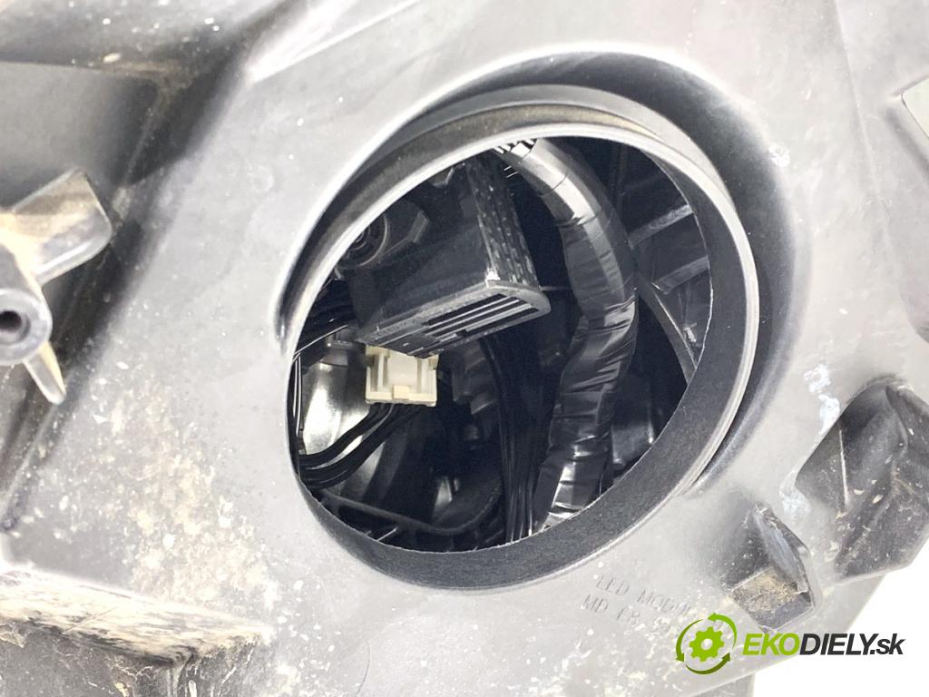 SKODA KAROQ SUV 2018 85 kW 1.6 TDI 1598 světlomet pravý přední část 57B941016B