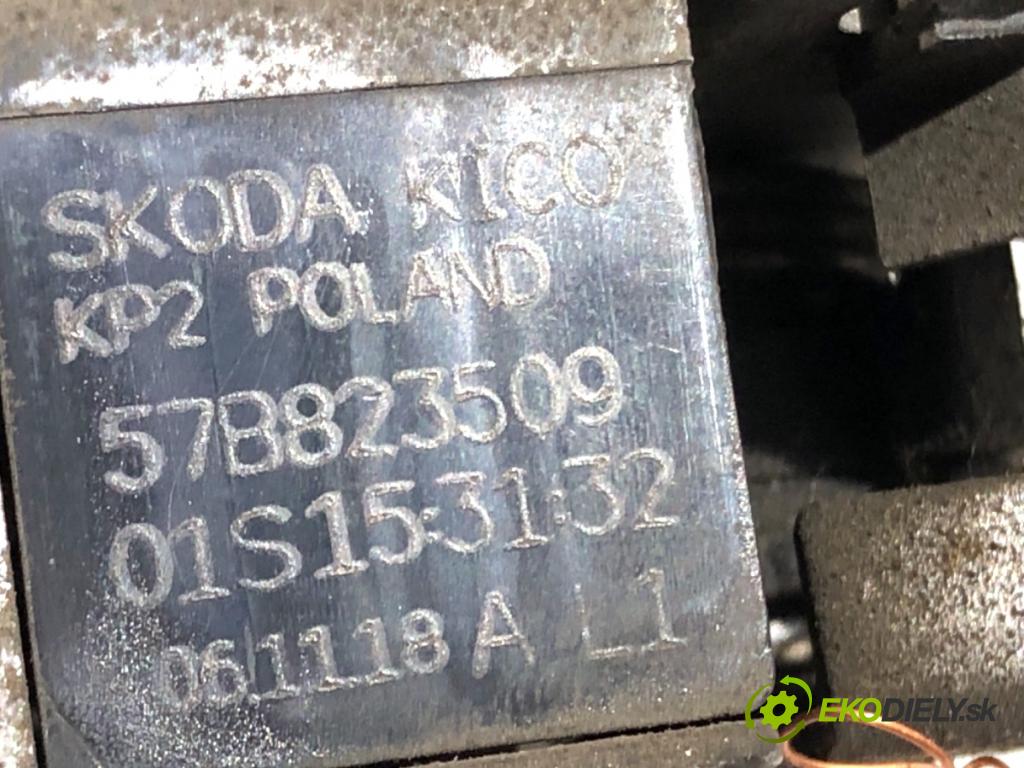 SKODA KAROQ SUV 2018 85 kW 1.6 TDI 1598 zámok kapoty přední část 57B823509