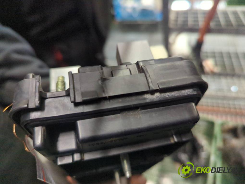 OPEL ANTARA A SUV 2007 110 kW 2.0 CDTI 4x4 1991 skříňka poistková (Pojistkové skříňky)