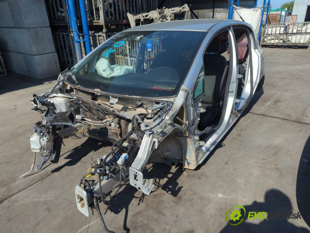 OPEL CORSA E liftback 2018 55 kW 1.4 (08, 68) 1398 KAROSERIA ČTVRŤÁK blatník zadní část levý pravý práh střecha PODŁUŻNICA levý pravý 