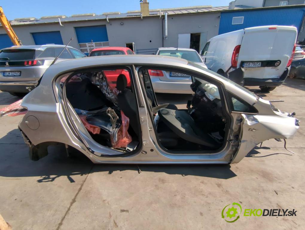 OPEL CORSA E liftback 2018 55 kW 1.4 (08, 68) 1398 KAROSERIA ČTVRŤÁK blatník zadní část levý pravý práh střecha PODŁUŻNICA levý pravý