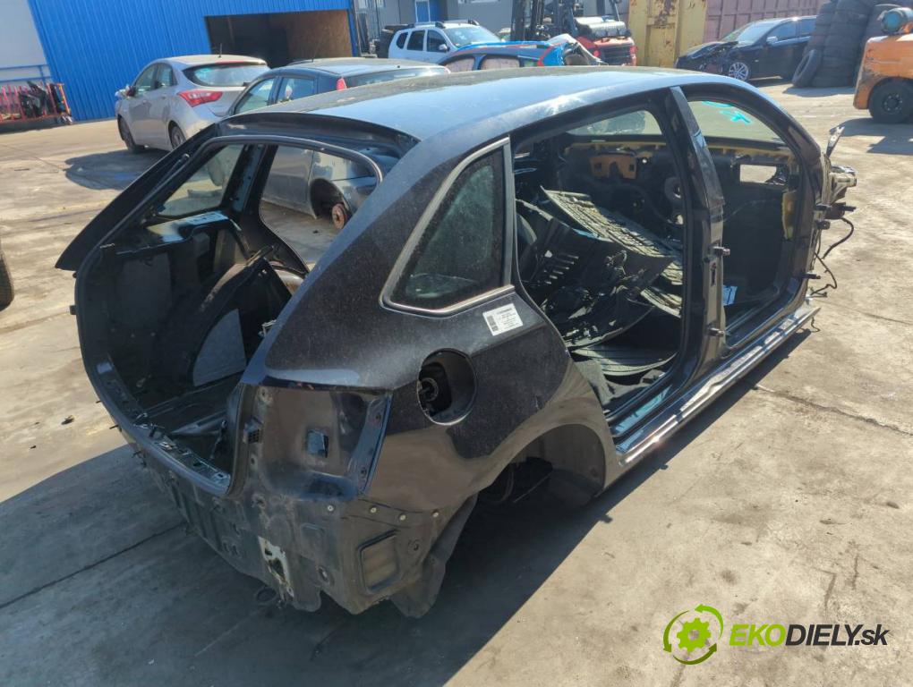 SKODA RAPID liftback 2015 55 kW 1.2 1198 KAROSERIA ČTVRŤÁK blatník zadní část levý pravý práh střecha PODŁUŻNICA levý pravý