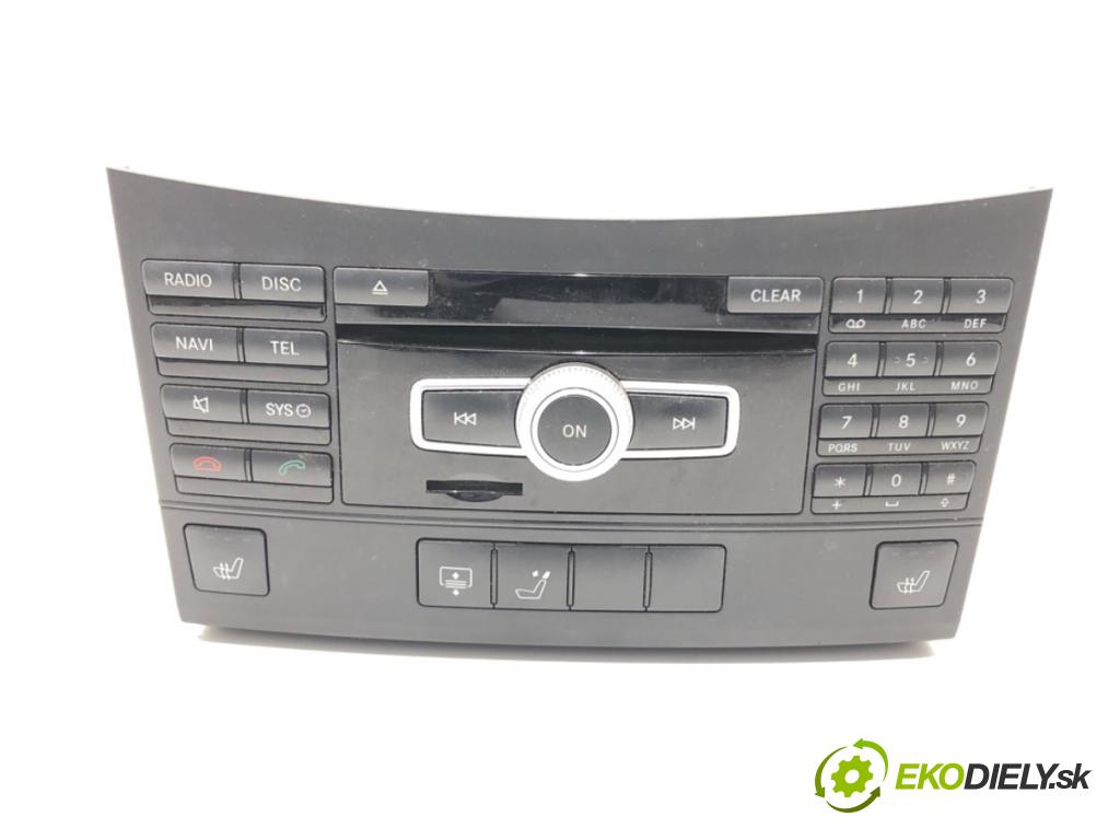 MERCEDES-BENZ W212 sedan 2012 155 kW E 350 BlueTEC (212.024) 2987 RADIO 2129004914 (Audio zariadenie)