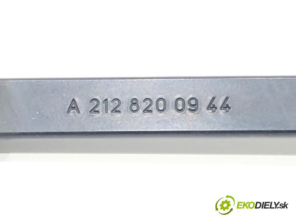 MERCEDES-BENZ W212 sedan 2012 155 kW E 350 BlueTEC (212.024) 2987 ramena stěrače pravý přední část