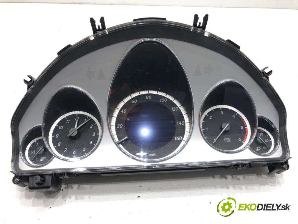 MERCEDES-BENZ W212 sedan 2012 155 kW E 350 BlueTEC (212.024) 2987 Prístrojovka A2129004313 (Prístrojová doska)