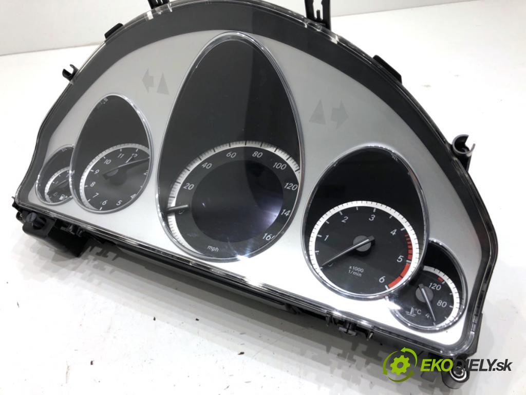 MERCEDES-BENZ W212 sedan 2012 155 kW E 350 BlueTEC (212.024) 2987 Prístrojovka A2129004313 (Prístrojová doska)