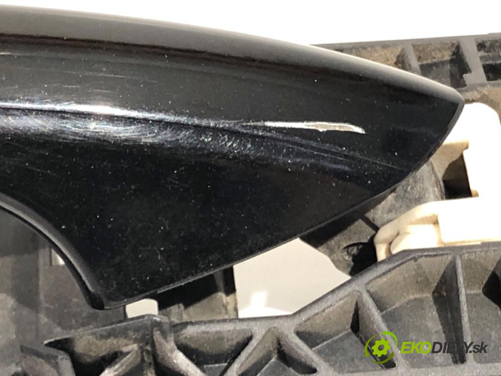 MERCEDES-BENZ W212 sedan 2012 155 kW E 350 BlueTEC (212.024) 2987 Kľučka vonkajšia ľavy predný A2047601534