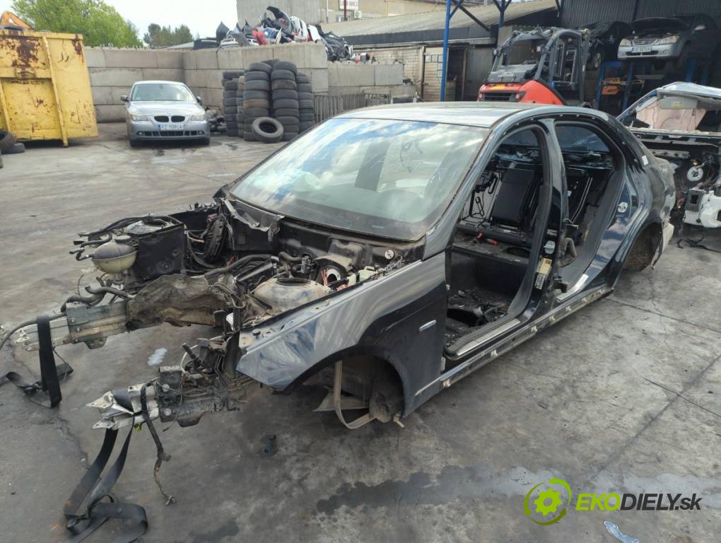 MERCEDES-BENZ W212 sedan 2012 155 kW E 350 BlueTEC (212.024) 2987 KAROSERIA ČTVRŤÁK blatník zadní část levý pravý práh střecha PODŁUŻNICA levý pravý