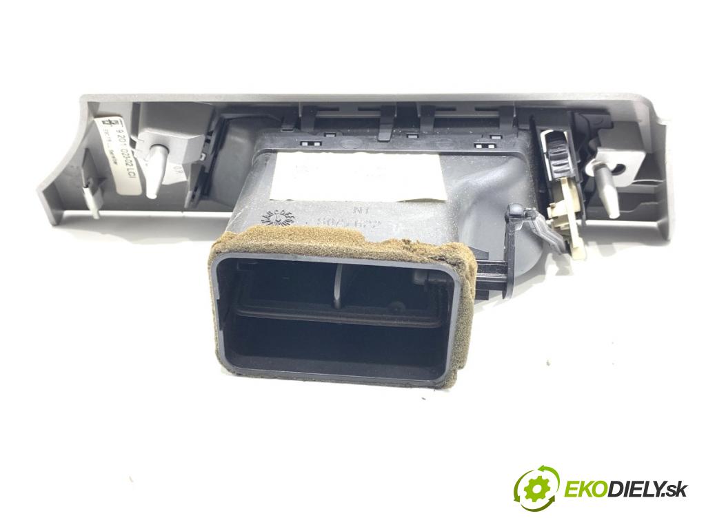 BMW E92 coupe 2009 125 kW 320 i 1995 lišty kryt  (Lišta)