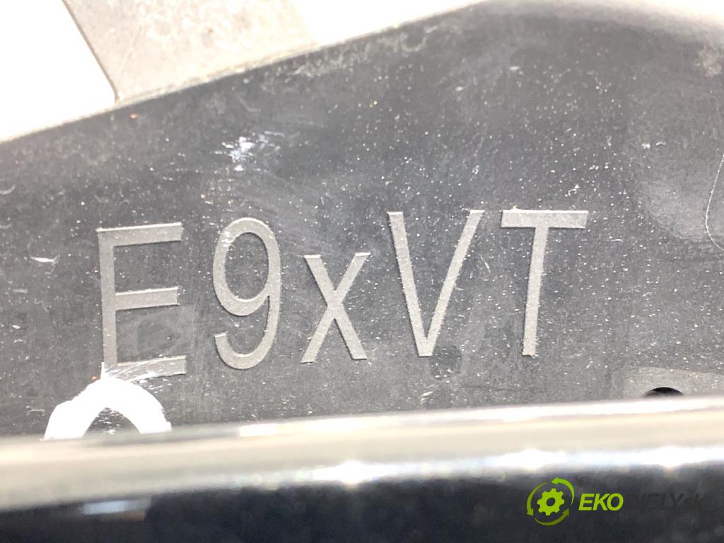 BMW E92 coupe 2009 125 kW 320 i 1995 Kľučka vonkajšia ľavy predný