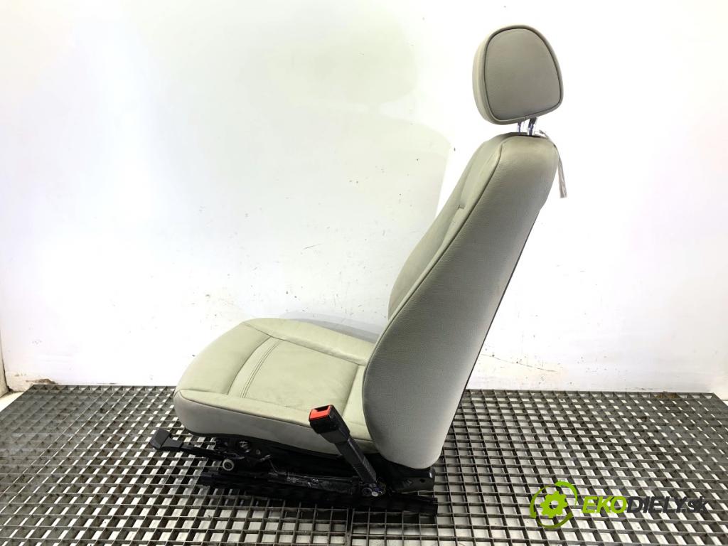 BMW E92 coupe 2009 125 kW 320 i 1995 Sedadlo pravy predný