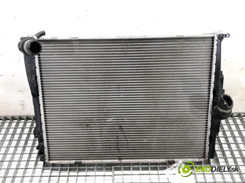BMW E92 coupe 2009 125 kW 320 i 1995 chladič vody 7581658 (Chladiče vody)