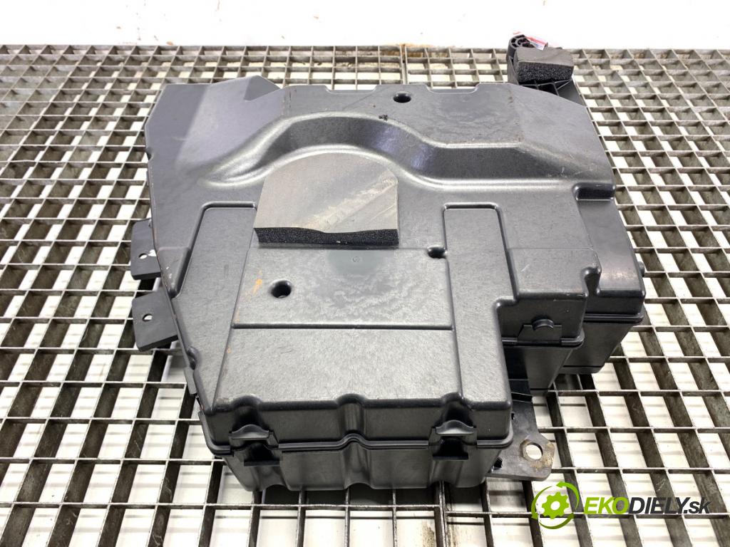 MAZDA CX-9 SUV 2012 204 kW 3.7 3726 subwoofer TD1466960 (Audio zariadenie)