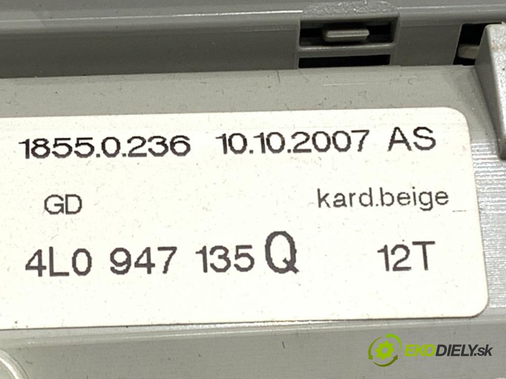 AUDI Q7 4L SUV 2008 240 kW 4.2 TDI quattro 4134 světlo stropní 4L0947135Q (Osvětlení interiéru)