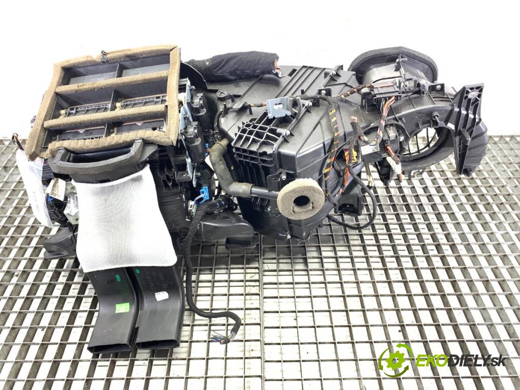 AUDI Q7 4L SUV 2008 240 kW 4.2 TDI quattro 4134 topné těleso radiátor topení 4L1820003R (Radiátory topení)