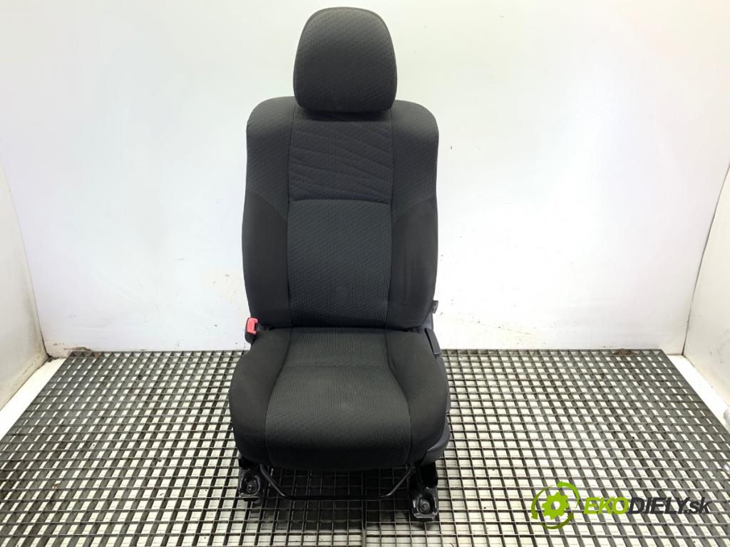 TOYOTA AVENSIS T27 Kombi 2009 112 kW 2.0 (ZRT272_) 1987 Sedadlo ľavy predný 