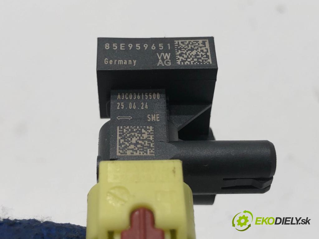 SKODA 2.0 TSI  2024 195 kW 2.0 TSI 195 kW [265 KM] benzyna 2023 - 1984 Snímač nárazu 85E959651 (Snímač nárazu)