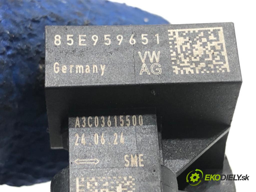 SKODA 2.0 TSI  2024 195 kW 2.0 TSI 195 kW [265 KM] benzyna 2023 - 1984 Snímač nárazu 85E959651 (Snímač nárazu)