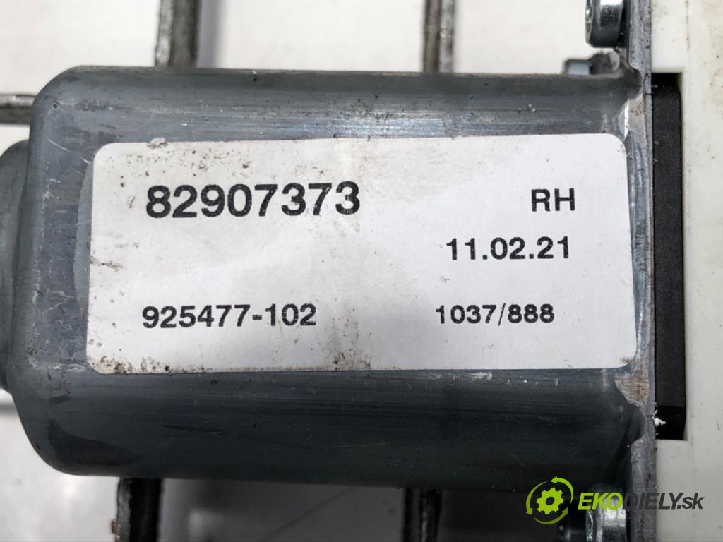 VOLVO FH II Ciągnik siodłowy 2021 338 kW 460 338 kW [460 KM] olej napędowy 2012 - 2022 12800 motor sťahovaní okna pravý přední část 82907373