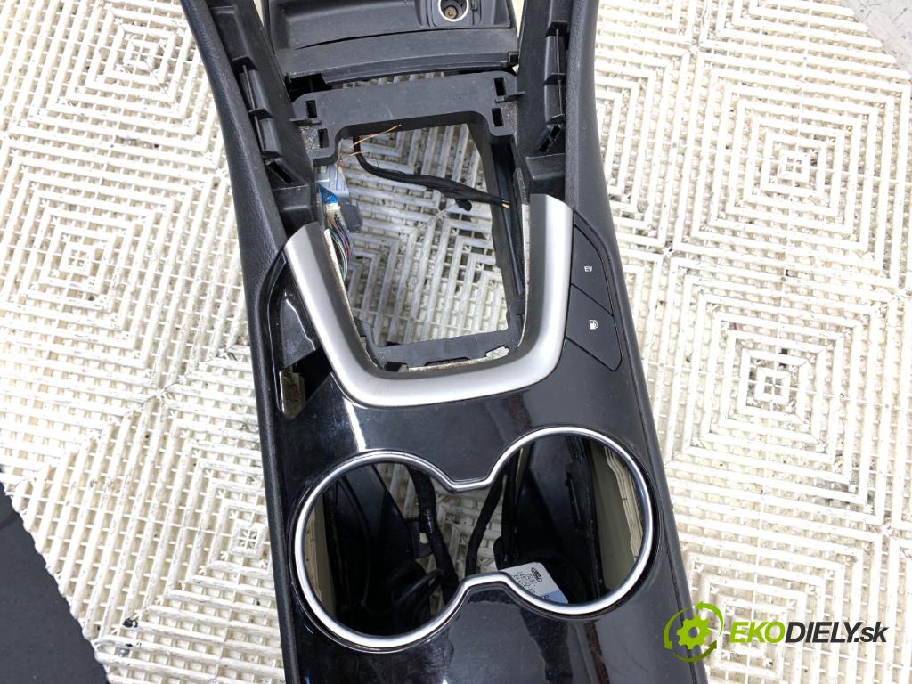FORD MONDEO MK5 sedan 2014 130 kW 2.0 Hybrid 1999 Tunel stredový  (Stredový tunel)