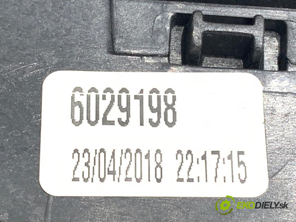 PEUGEOT 3008 SUV 2018 96 kW 1.5 BlueHDi 130 1499 lišty kryt  (Lišta)