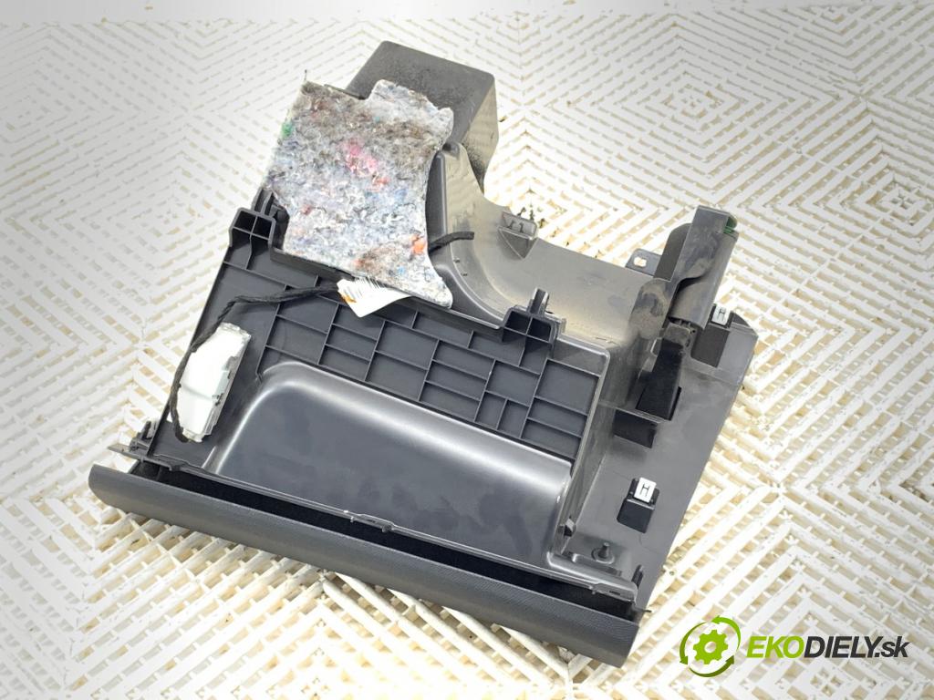 PEUGEOT 3008 SUV 2018 96 kW 1.5 BlueHDi 130 1499 Priehradka, kastlík spolujazdca  (Priehradka (kastlík))