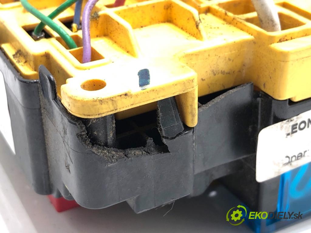 PEUGEOT 3008 SUV 2018 96 kW 1.5 BlueHDi 130 1499 skříňka poistková 9804848580 (Pojistkové skříňky)